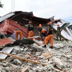 Al menos 60 víctimas fatales tras un fuerte terremoto en Filipinas