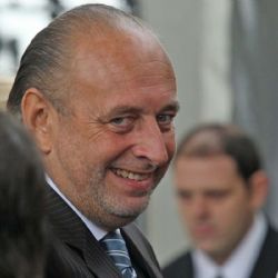Manzano no cumplió y la planta piloto de PRC todavía no funciona