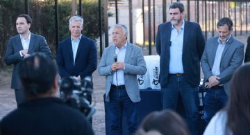 Casas para todos: el motivo por el que Cornejo apuró la entrega de viviendas