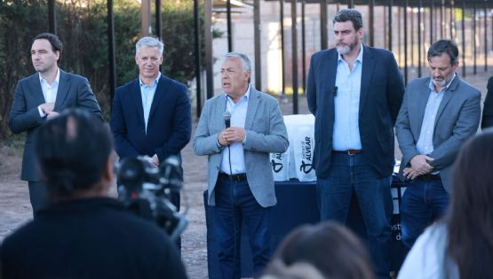 Casas para todos: el motivo por el que Cornejo apuró la entrega de viviendas