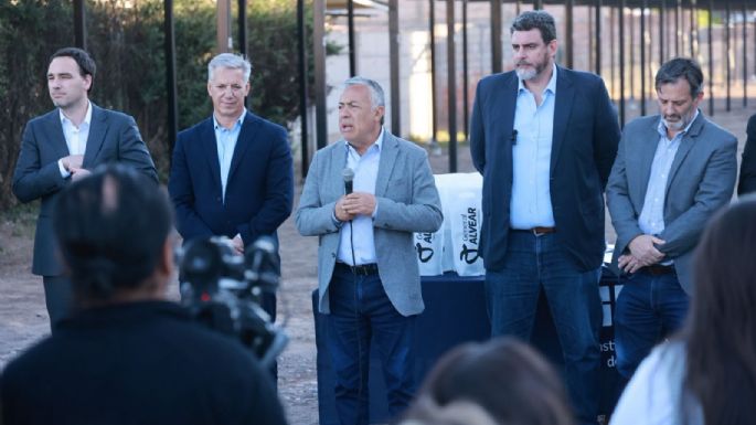 Casas para todos: el motivo por el que Cornejo apuró la entrega de viviendas