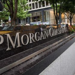 Llega a Argentina el CEO del JP Morgan para reunirse con Caputo