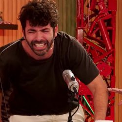 Nazareno Casero se probó un aparato que simula el dolor de ovarios: "No puedo con esto"