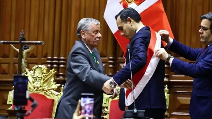 Crisis en Perú: desplazaron a Boluarte y José Jerí asume como interino