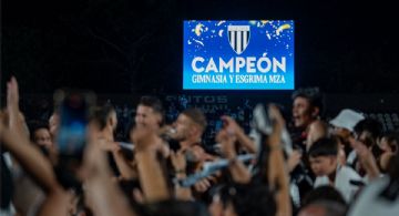 ¡Este es el Viejo Lobo! Gimnasia, contra el VAR, derrotó a Madryn y ascendió