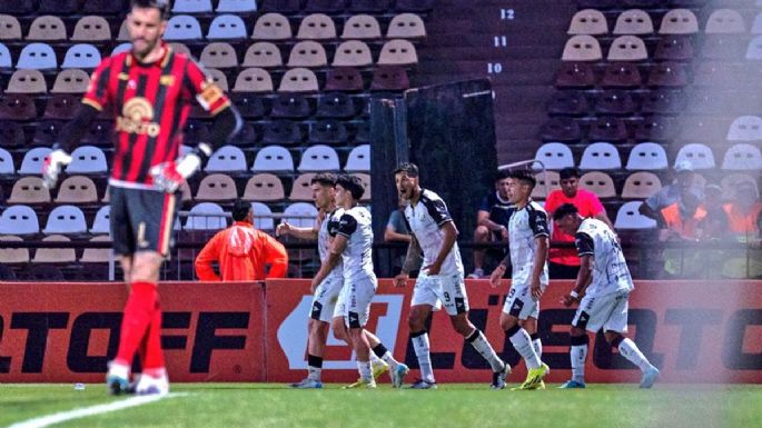 ¡Este es el Viejo Lobo! Gimnasia, contra el VAR, derrotó a Madryn y ascendió