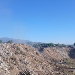 El humo tóxico del ex basural "El Pozo" no da tregua desde el sábado
