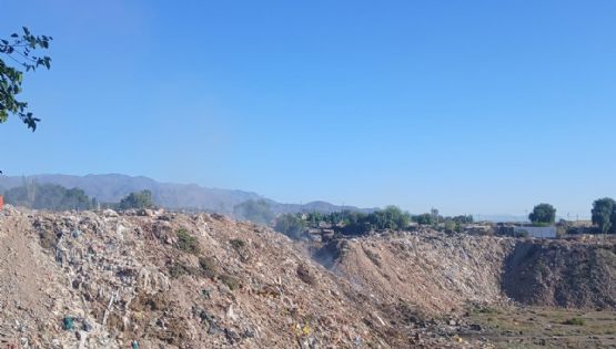 El humo tóxico del ex basural "El Pozo" no da tregua desde el sábado