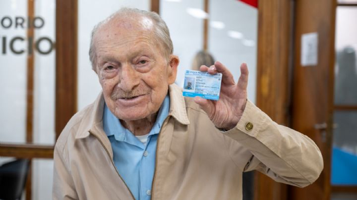 Tiene 100 años y renovó su licencia de conducir en la Ciudad de Mendoza