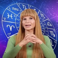 Mhoni Vidente contó que hay que hacer cuando ves “números espejo” en el reloj