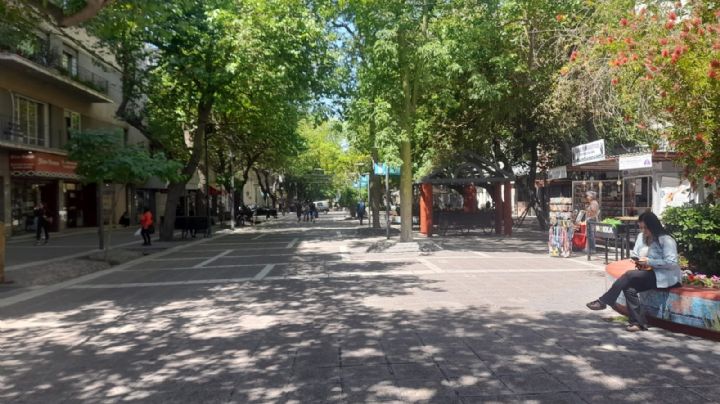 Lunes agobiante en Mendoza: alerta por calor extremo