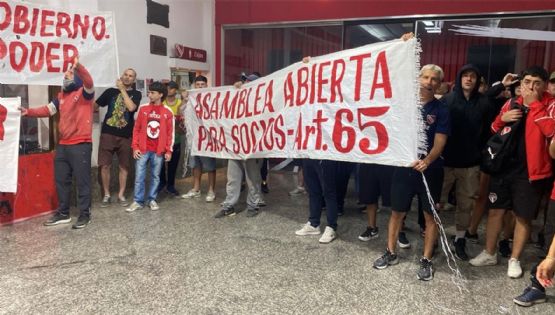 Sigue el infierno en el Rojo: socios de Independiente ingresaron a la sede