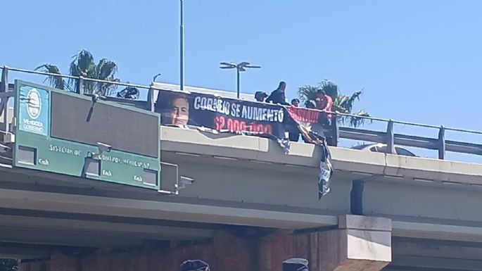 Quisieron detener a judiciales por colgar un cartel contra Alfredo Cornejo