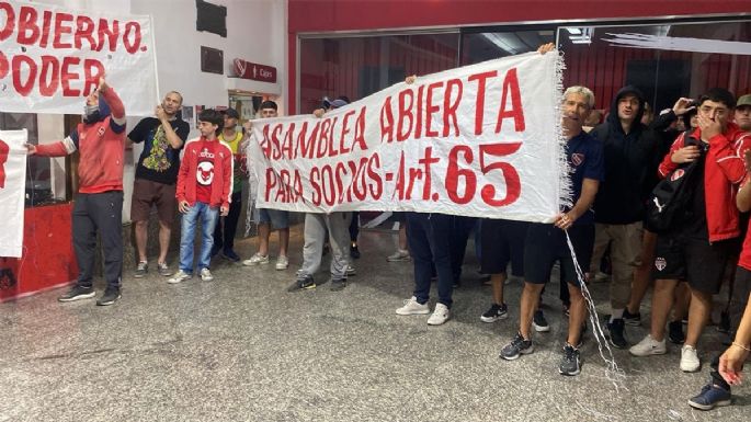 Sigue el infierno en el Rojo: socios de Independiente ingresaron a la sede
