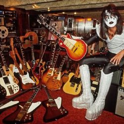 El mundo del rock despite a Ace Frehley de KISS