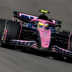 El casco de Colapinto: un homenaje merecido a la hazaña de Fangio