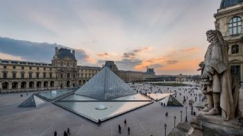 Dos detenidos por el robo del siglo en el Museo del Louvre
