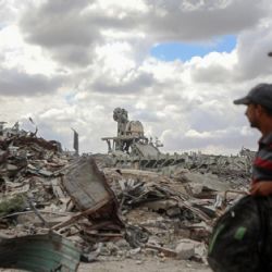 Israel lanzó nuevos ataques contra Gaza y suspendió la ayuda humanitaria