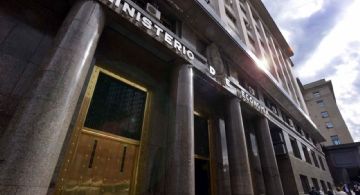 Gobierno emite deuda por más de $32 billones y US$ 3.500 millones