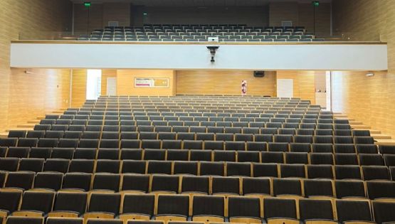 Un telón se alza en la universidad pública