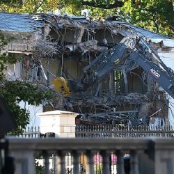Demuelen parte de la Casa Blanca para construir el salón de baile de Trump