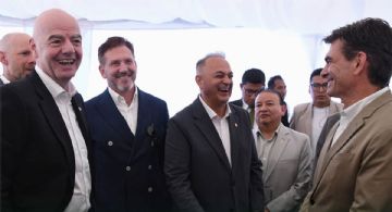 Gianni Infantino prometió llevar un Mundial a Bolivia