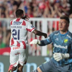 Unión goleó a Defensa y Justicia en Santa Fe y se recuperó