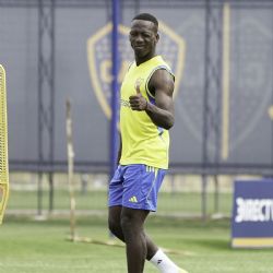 Luis Advíncula, denunciado por chocar y darse a la fuga en Canning