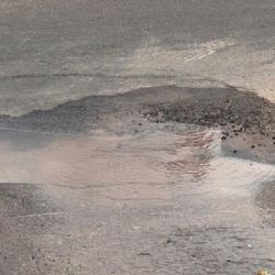 La pérdida de cada día: una fuga de agua en Maipú lleva dos semanas sin solución