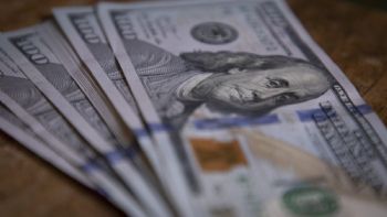 El dólar oficial subió en el inicio de semana