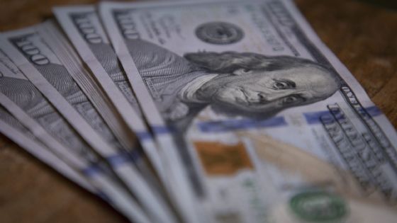 El dólar oficial subió en el inicio de semana