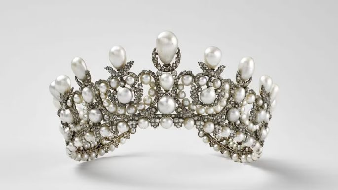 La directora del Louvre reconoce el fracaso por el robo de joyas