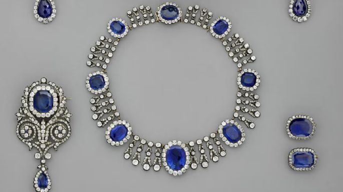 La directora del Louvre reconoce el fracaso por el robo de joyas
