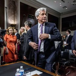 Confirman una reunión clave entre Caputo y el CEO de JP Morgan