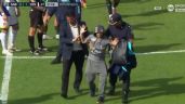 Foto ilustrativa de la nota titulada: Un hincha de Sarmiento se metió a la cancha y agredió a un árbitro