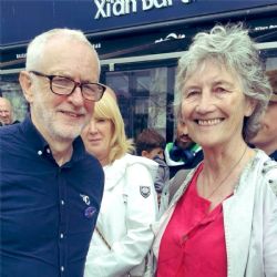 Catherine Connolly ganó las elecciones presidenciales de Irlanda