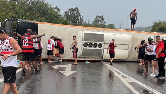 Volcó un micro con hinchas de Flamengo que viajaban a Buenos Aires para ver el partido contra Racing