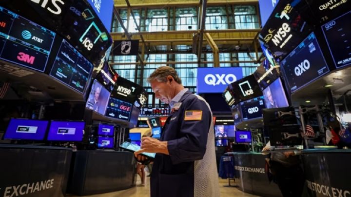 Tras el triunfo de LLA, el Riesgo País se redujo a la mitad 