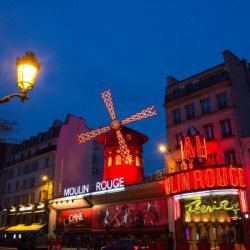 Cierra el cabaret Moulin Rouge y será una sala de conciertos