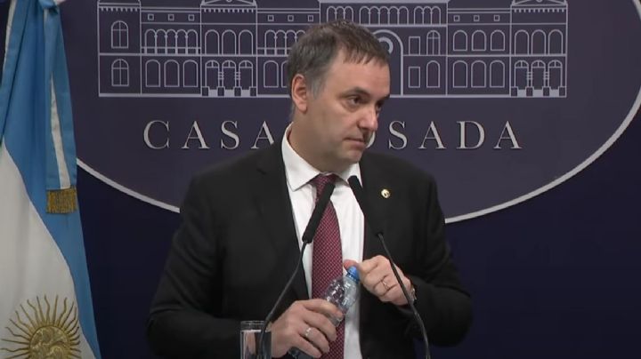 Manuel Adorni, sobre Espert: “Está obligado a dar explicaciones porque es un funcionario”