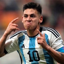 El Diablito Echeverri mostró su malestar en el Leverkusen