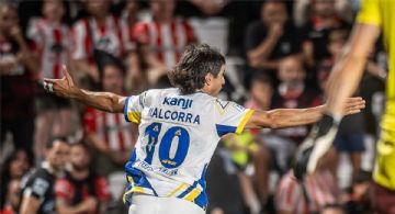 Rosario Central ganó  en Córdoba, con polémica, claro, y le sacó 3 puntos a Riestra