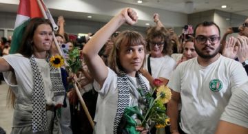 Greta Thunberg llegó a Atenas junto con otros miembros de la flotilla
