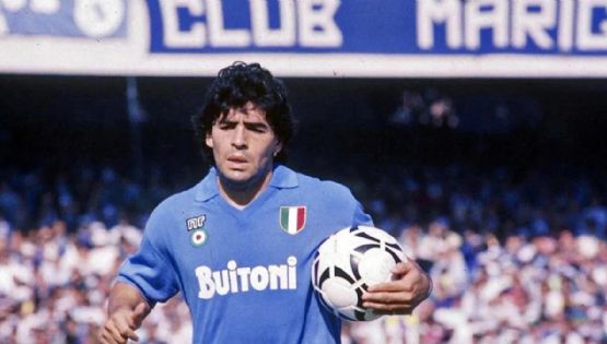 Subastarán camisetas históricas de Diego Maradona