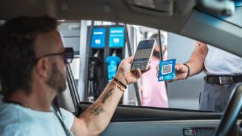 Desde YPF insisten en que no habrá cimbronazos en el precio de las naftas