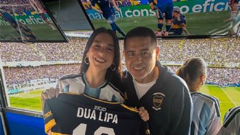 Colapinto invitó a Dua Lipa a una carrera después de verla en el Superclásico