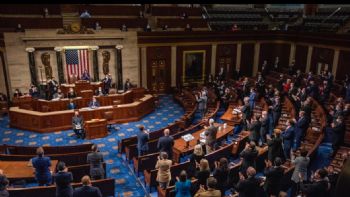 Demócratas apoyan un paquete presupuestario para terminar con la crisis