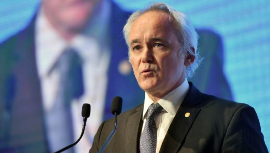 Afirma que las restricciones cambiarias no “tardarán en ser levantadas”