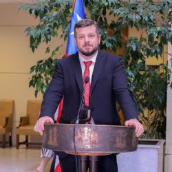 El libertario que saltó de YouTube al congreso y busca la presidencia de Chile