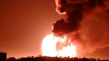 Videos: explosiones e incendio en un parque industrial de Ezeiza
